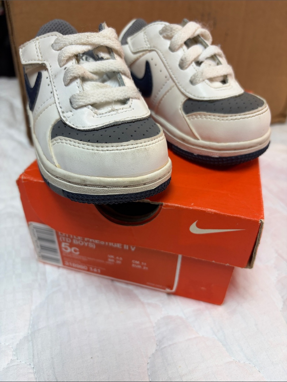 Nike Kids White Gray Navy Low-Top Sneakers